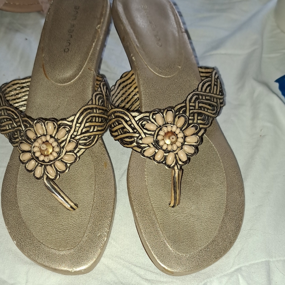Chic Beige Floral Sandals